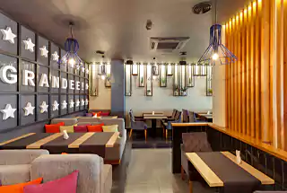 Cafe & Lounge